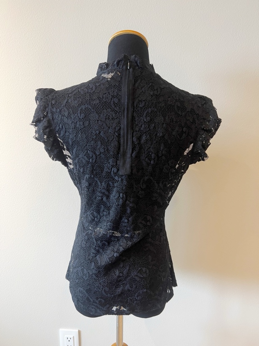 L’AGENCE Kassia Ruffle Lace Top - Picture 5 of 13